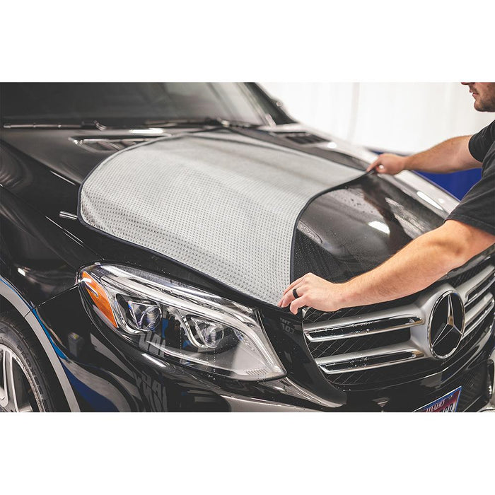 The Rag Company The Big One Ice Grey towel Demo wiping liquid off a car.